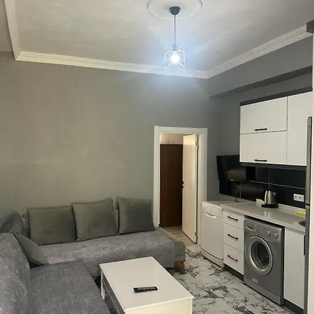 Appartement In The Center, 6-7 Minutes To The Airport, Close To The Sea And Coves