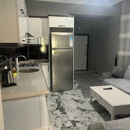 Appartement In The Center, 6-7 Minutes To The Airport, Close To The Sea And Coves *